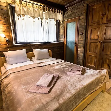 בית הארחה Banskovilla Zlateva House 3*